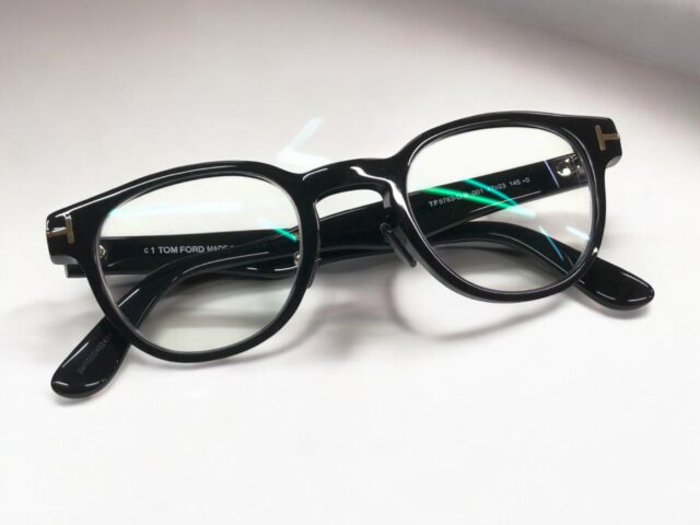 眼鏡フレーム TOMFORD TF5783-D-Bで遠近両用メガネ