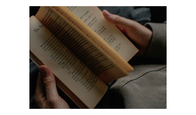 読書｜薄暗い場所でも鮮明に見える効果を期待