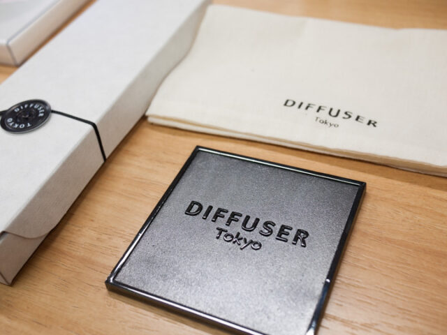 diffuserディフューザーのブランドディスプレイスタンド平置きした