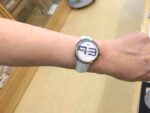 U様の腕に装着したグリモルディ