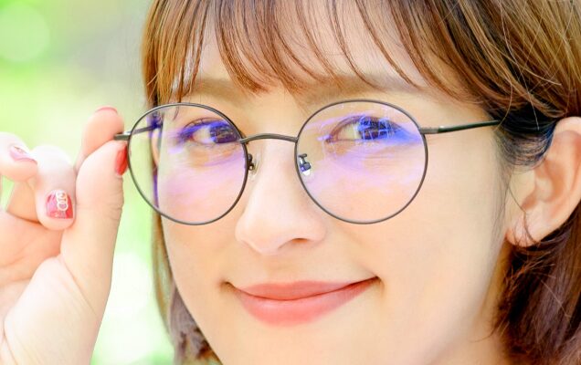 IRブルーライトカット コートは、目元や瞳のエイジングケア対策に。傷にも強い