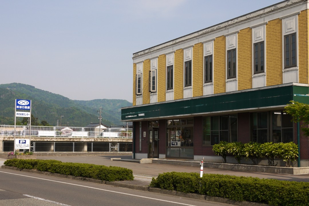 福井県鯖江市にある谷口眼鏡の会社 兼 工房
