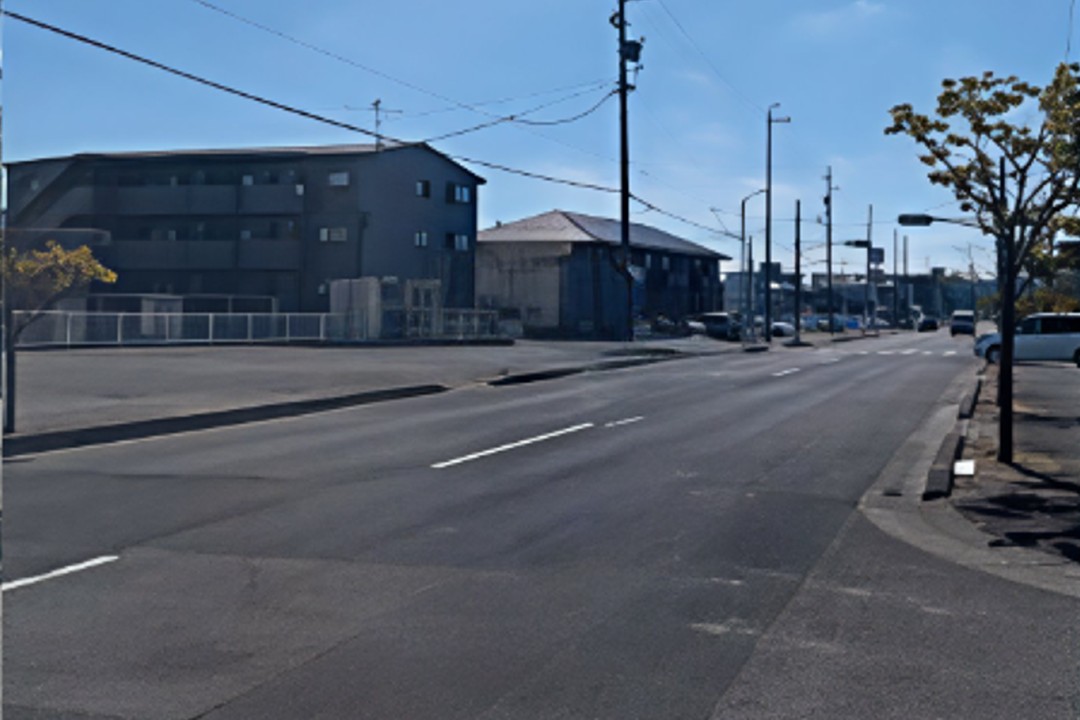 道路の照り返しを偏光サングラスでカットしコントラスト向上