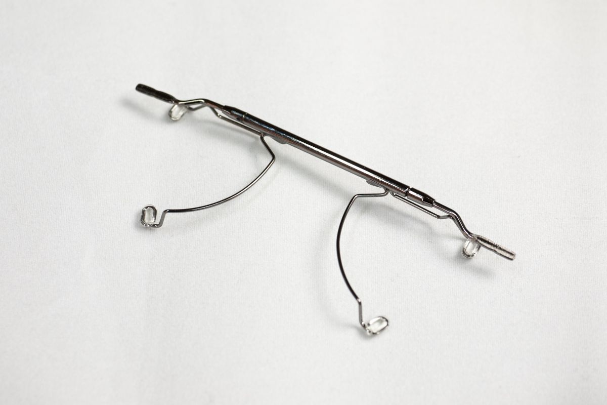 シーザーフリップ2の本体金具ガンメタルカラー