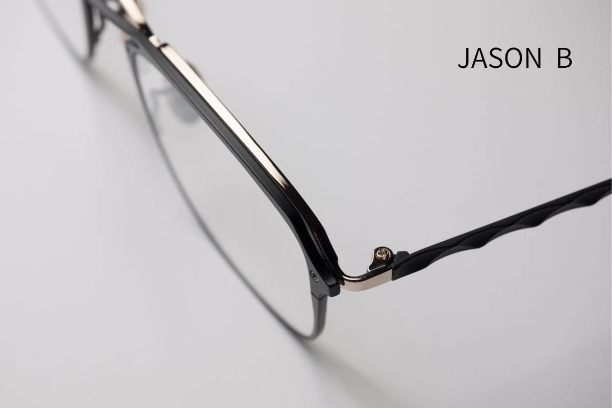 JASON チタン二重構造の深い奥行きと立体感 斜め上からの視点 端正な直線美