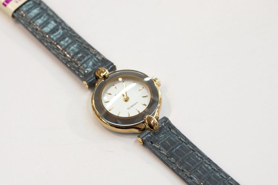 ラドー・フローレンス アーモンド状センターラグへの取付け